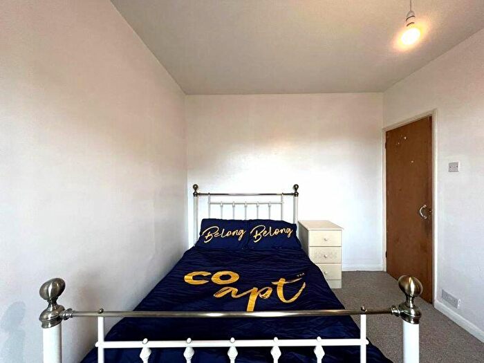 3 Bedroom Flat To Rent In Milner Road, Brighton, BN2