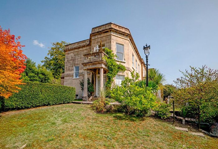 2 Bedroom Flat For Sale In Richmond Road, Bath, BA1