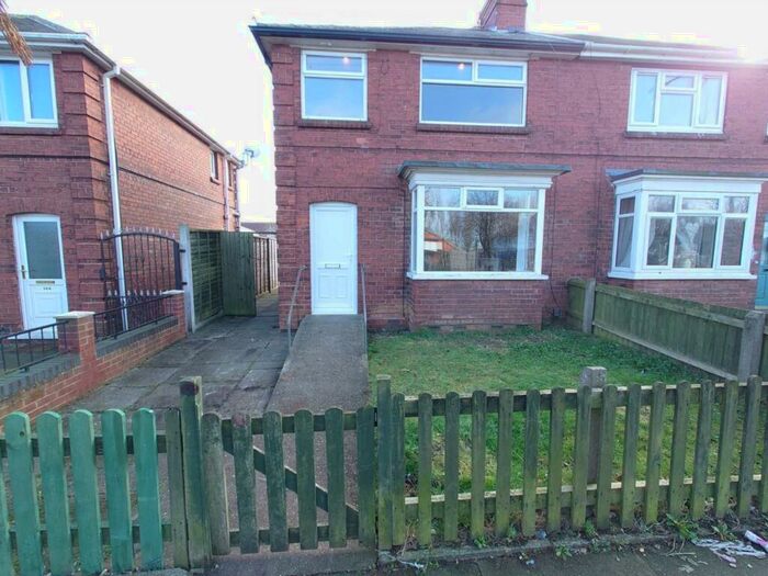 3 Bedroom Semi-Detached House To Rent In Sutcliffe Avenue, Grimsby, DN33