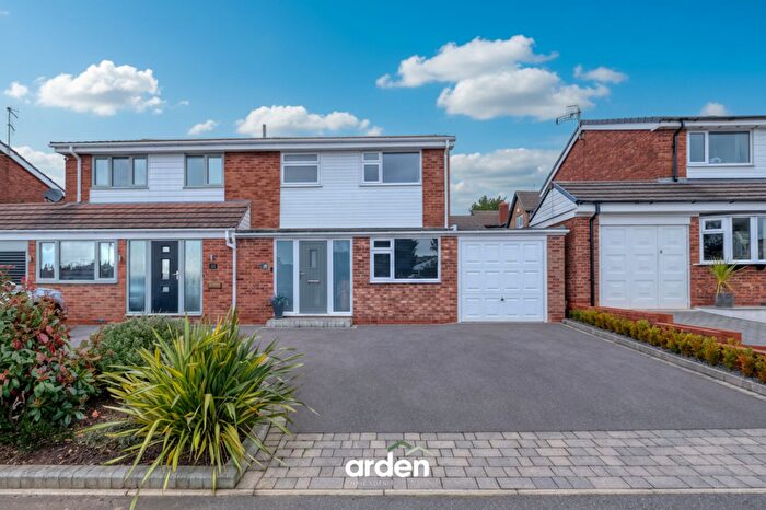 3 Bedroom Semi Detached House For Sale In Mendip Close, Bromsgrove, B61