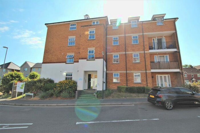 2 Bedroom Flat To Rent In Rawlinson Road, Maidenbower, RH10
