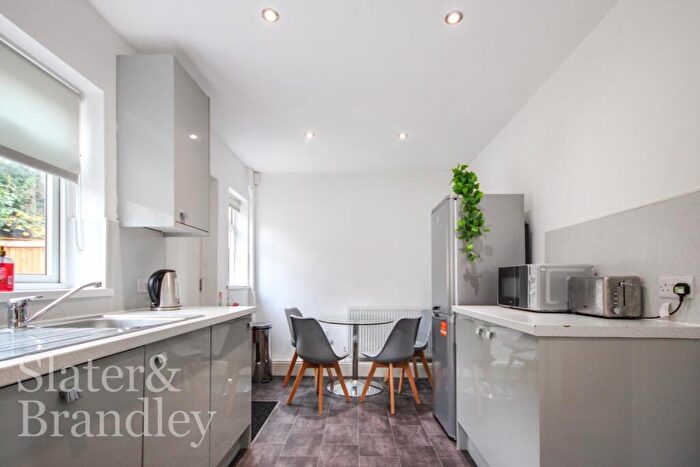 2 Bedroom Semi Detached House To Rent In Baslow Drive, Beeston, Nottingham, Nottinghamshire, NG9