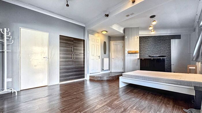 1 Bedroom Property To Rent In Camberley Road, Knowle, Bristol, BS4