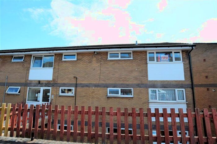 2 Bedroom Flat To Rent In Davnic Close, Barry, CF63