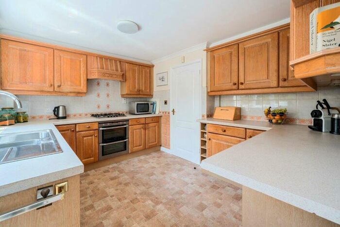 3 Bedroom Detached House For Sale In Chipmans Platt, Stonehouse, GL10