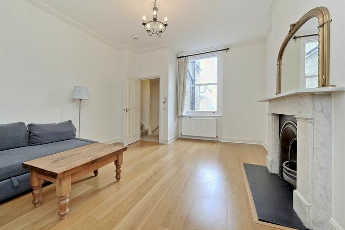1 Bedroom Flat To Rent In Nevern Square, London, SW5