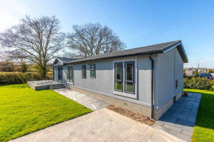 2 Bedroom Park Home For Sale In A Walnut Tree Farm Benham Lane, Riseley, Reading, RG7