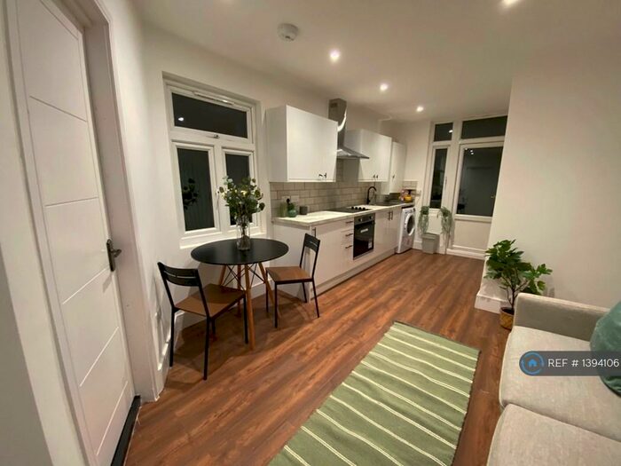 Studio To Rent In Barking Road, London, E16