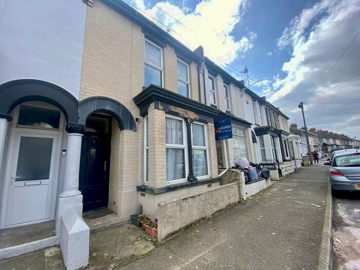 3 Bedroom Terraced House To Rent In Windsor Road, Gillingham, Kent., ME7