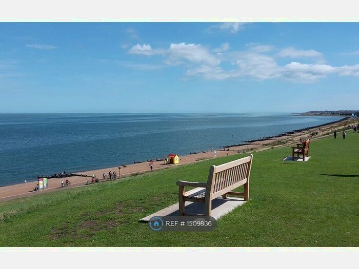 2 Bedroom Flat To Rent In Beacon Heights, Whitstable, CT5