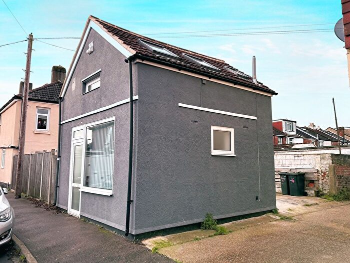 1 Bedroom Detached House To Rent In Coronado Road, Gosport, PO12