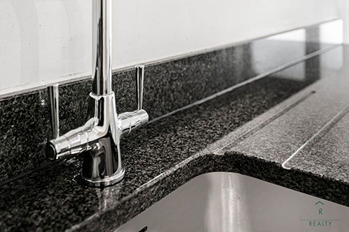 1 Bedroom Flat To Rent In Makepeace Court, Blagrove Road, Teddington, TW11