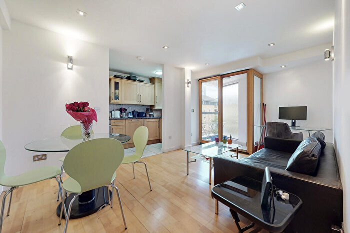 2 Bedroom Flat To Rent In Tribeca Apartments, Heneage Street, Tower Hamlets, London, E1