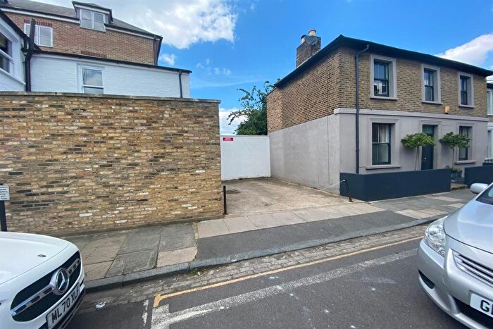2 Bedroom Flat To Rent In Park Road, N8
