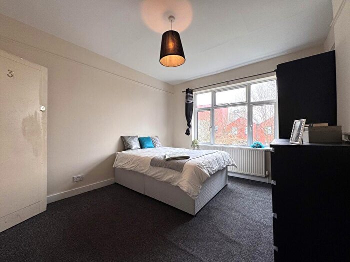 1 Bedroom Apartment To Rent In Kings Road Willesden Green, NW10