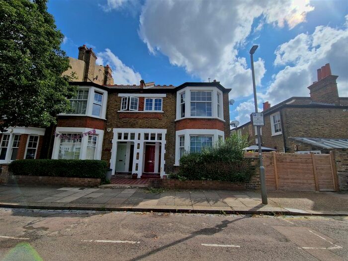 3 Bedroom Flat To Rent In Bangalore Street, London, SW15