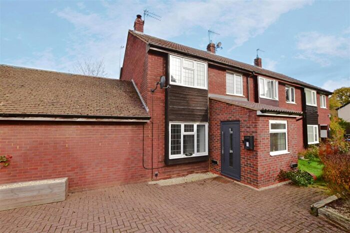 3 Bedroom End Of Terrace House For Sale In Eastnor, Bovingdon, Hemel Hempstead, HP3