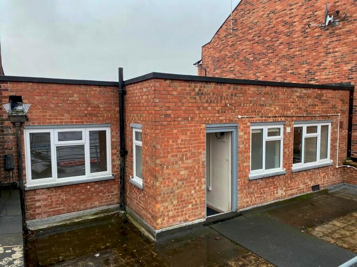 2 Bedroom Flat To Rent In West Street, Havant, Hampshire, PO9