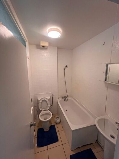 1 Bedroom Flat To Rent In Empress Avenue, Ilford, IG1