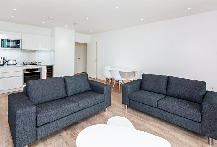 2 Bedroom Flat To Rent In Cable Walk, Greenwich, SE10