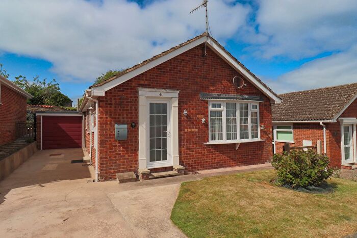 2 Bedroom Detached Bungalow For Sale In Park Rise, Hunmanby, YO14