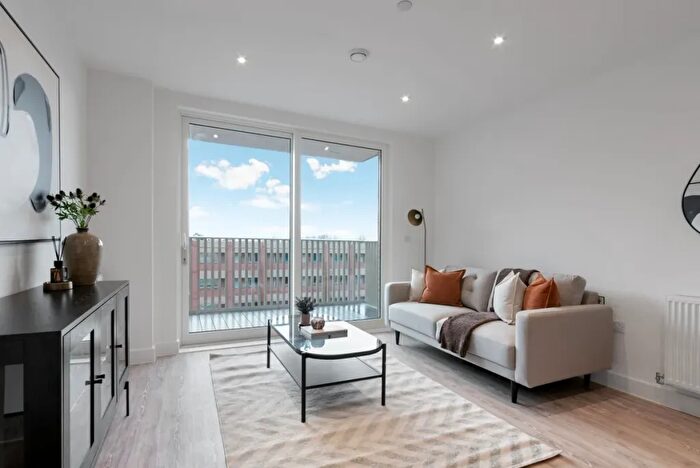 2 Bedroom Flat To Rent In Dukes Road, Wood Street, Walthamstow, E17