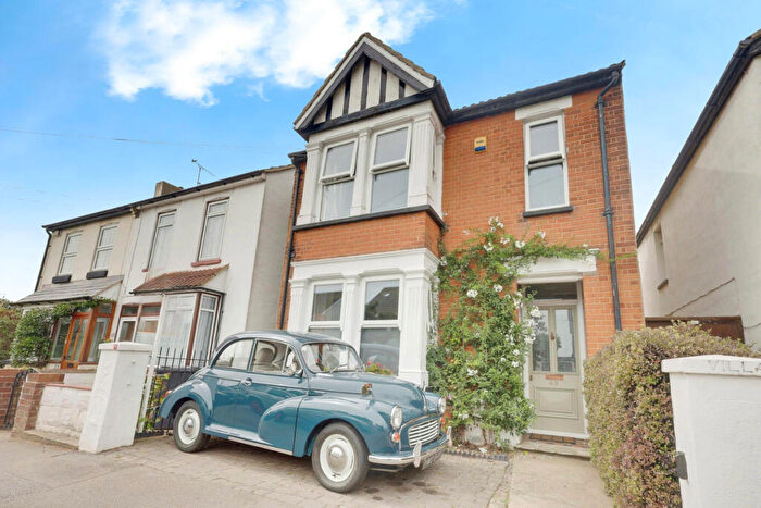 3 Bedroom Detached House For Sale In Shoebury Road, Southend-on-sea, SS3