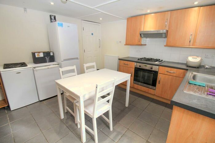 6 Bedroom Terraced House To Rent In St Annes Avenue, Burley, LS4