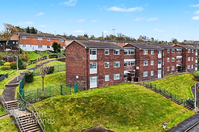 2 Bedroom Flat To Rent In Wiltshire Close, Chatham, ME5