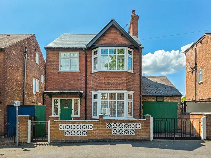 3 Bedroom Detached House For Sale In Harrington Drive, Nottingham, NG7