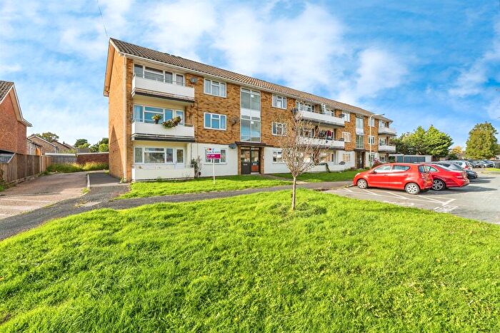 2 Bedroom Flat For Sale In Powell Crescent, Totton, Southampton, SO40