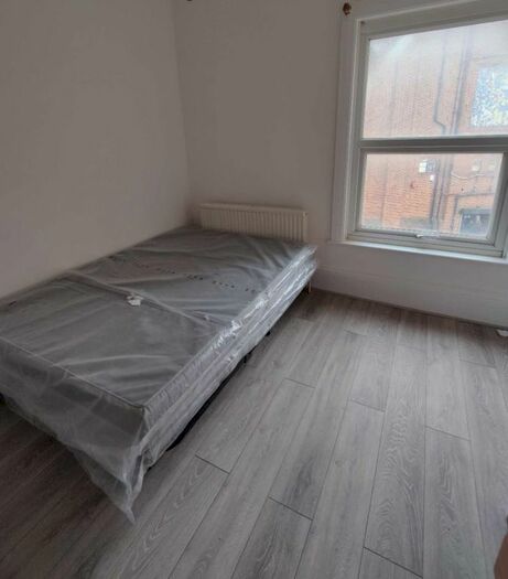 Studio To Rent In High Street, Acton, W3