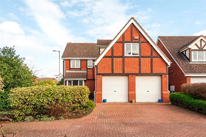 5 Bedroom Detached House For Sale In Lindisfarne Priory, Bedford, Bedfordshire, MK41