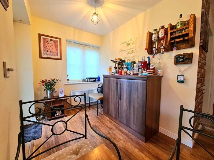 2 Bedroom Apartment To Rent In Brosse Way, Bromley, BR2