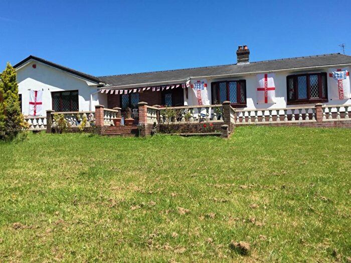 4 Bedroom Detached Bungalow For Sale In Glynhir Road, Llandybie, Ammanford, SA18