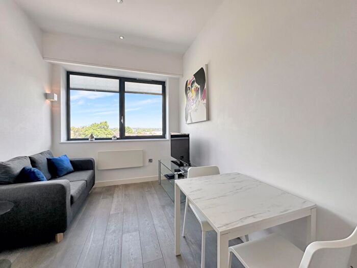 1 Bedroom Apartment To Rent In Wellington Street, Slough, Berkshire, SL1