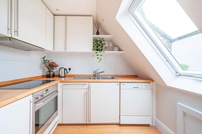 2 Bedroom Flat For Sale In Carlingford Road, Hampstead, London, NW3