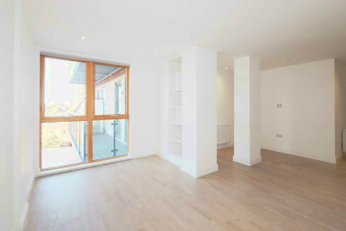 2 Bedroom Flat To Rent In One New Malden House, KT3