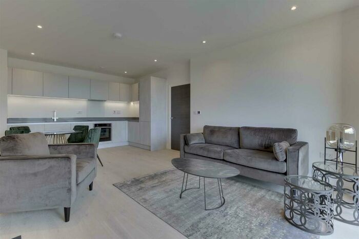 2 Bedroom Flat To Rent In Royal Engineers Way, Mill Hill, NW7