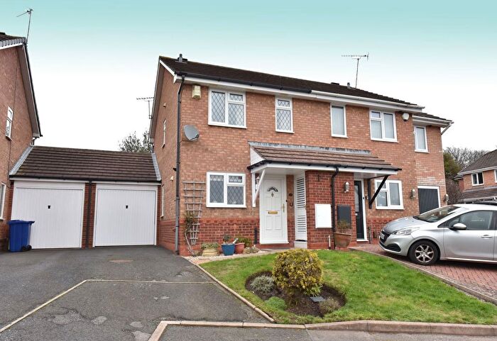 2 Bedroom Semi Detached House For Sale In Gornal/ Pensnett, Whinberry Rise, DY5