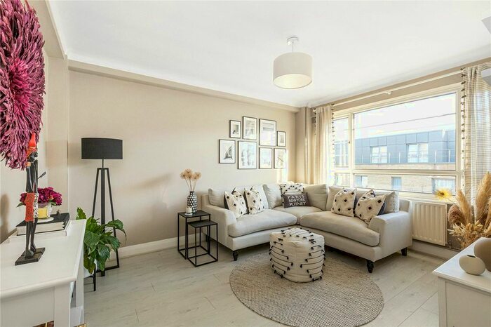 1 Bedroom Flat To Rent In Woodlands Gate, Woodlands Way, Putney, London, SW15