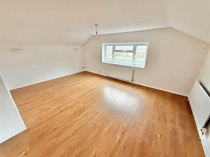 3 Bedroom Flat To Rent In Sir Herbert Janes Village, Luton, LU4