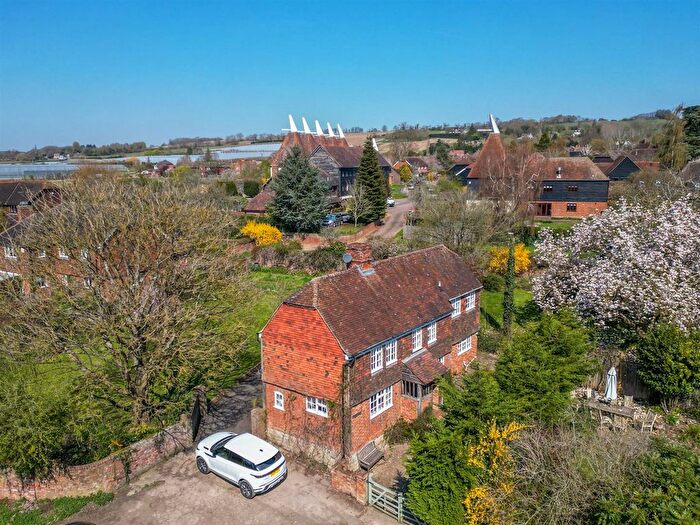 4 Bedroom Property For Sale In High Street, Yalding, Maidstone, ME18