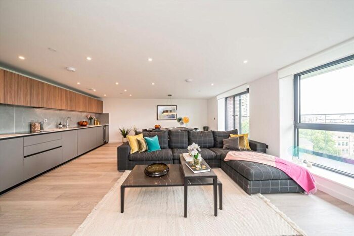 2 Bedroom Flat For Sale In Plough Road, Battersea, SW11