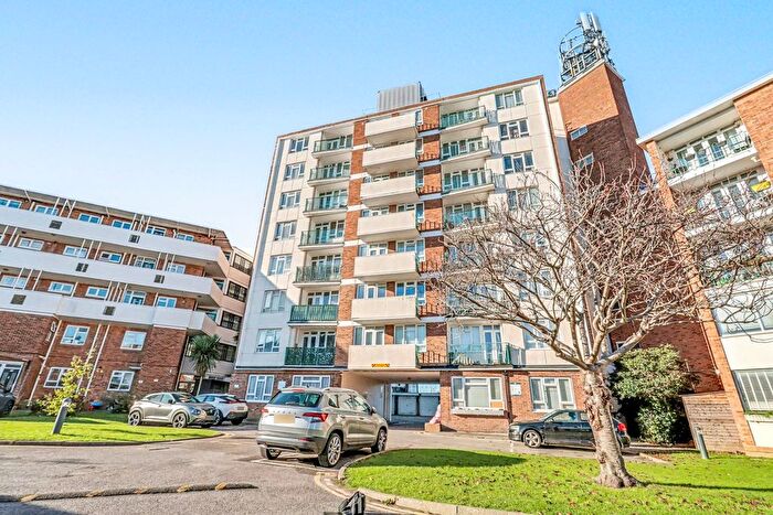 2 Bedroom Flat For Sale In London Road, Westcliff-On-Sea, SS0