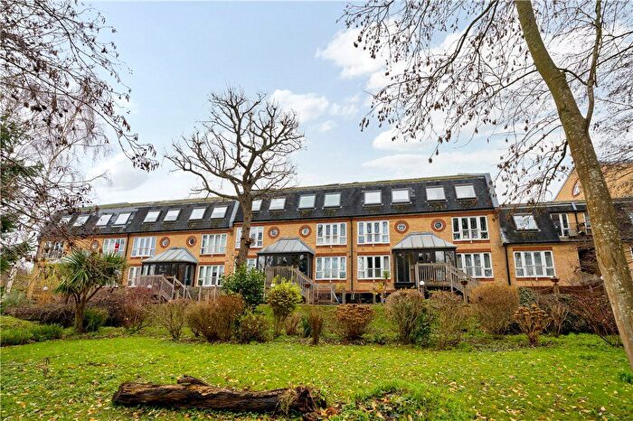 2 Bedroom Flat For Sale In The Alders, West Wickham, BR4