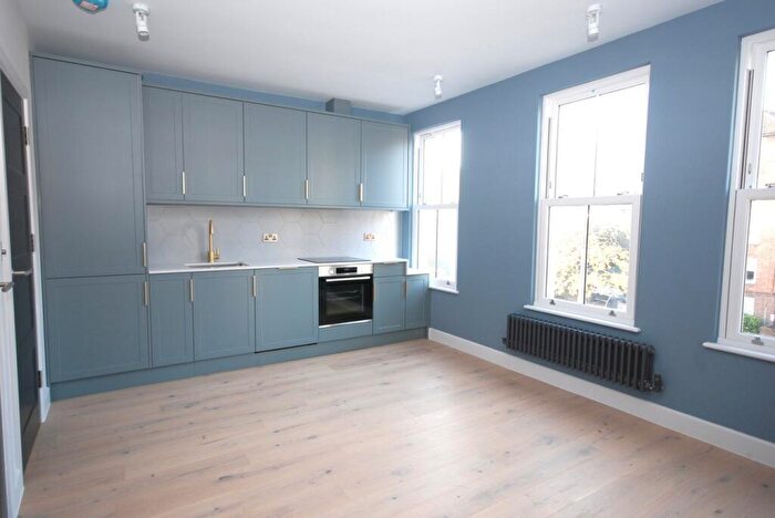 2 Bedroom Apartment To Rent In Coldharbour Lane, London, SE5