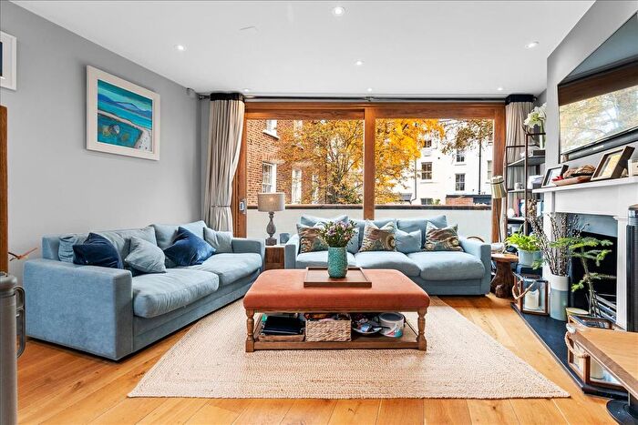 3 Bedroom Mews To Rent In Pottery Lane, London, W11