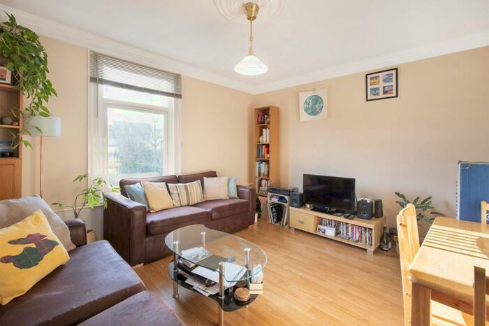 2 Bedroom Apartment To Rent In Ouseley Road, Balham, SW12