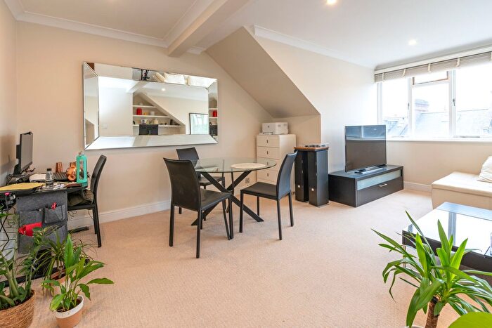 1 Bedroom Flat For Sale In Denning Road, London, NW3
